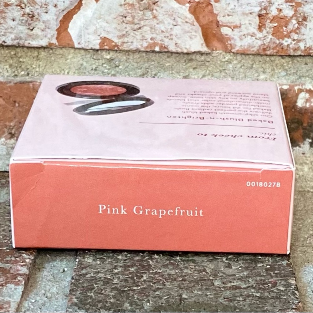 Laura Geller Marbleized Blush in Pink Grapefruit - Picture 3 of 3